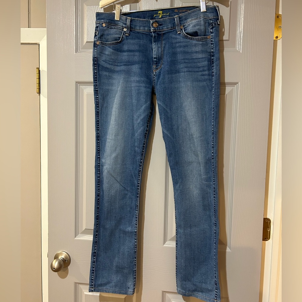 Womens Seven for all Mankind jeans Sz 32. The modern straight.